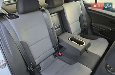 Хетчбек Volkswagen e-Golf 2016 в 
