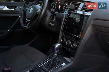 Хетчбек Volkswagen e-Golf 2018 в 