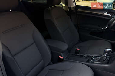 Хетчбек Volkswagen e-Golf 2018 в 
