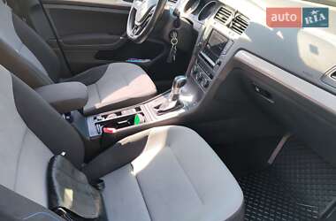 Хэтчбек Volkswagen e-Golf 2016 в 