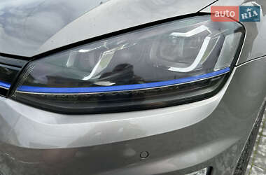 Хэтчбек Volkswagen e-Golf 2015 в 