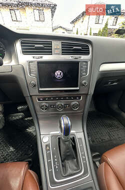 Хэтчбек Volkswagen e-Golf 2015 в 