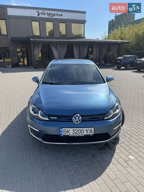 Volkswagen e-Golf 2015