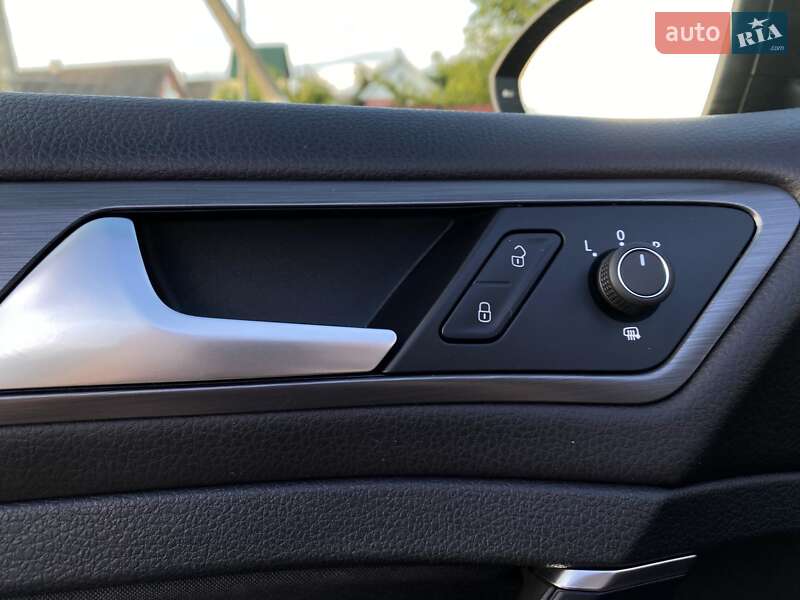 Хетчбек Volkswagen e-Golf 2020 в Хотині