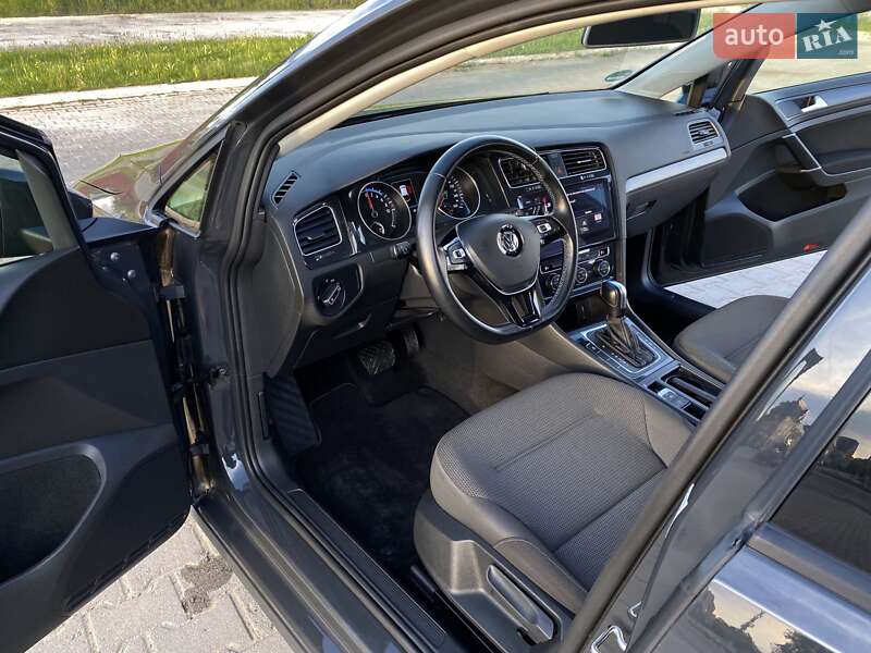 Хетчбек Volkswagen e-Golf 2020 в Хотині