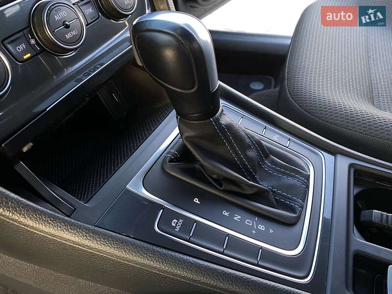 Хетчбек Volkswagen e-Golf 2020 в Хотині