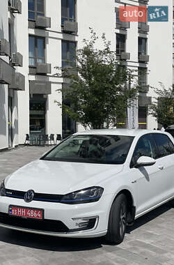 Хэтчбек Volkswagen e-Golf 2015 в Киеве