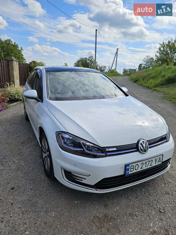 Хэтчбек Volkswagen e-Golf 2019 в 
