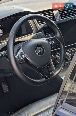 Хетчбек Volkswagen e-Golf 2018 в 