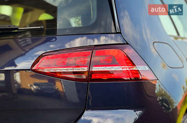 Хетчбек Volkswagen e-Golf 2015 в 