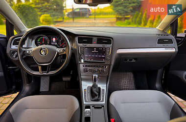 Хетчбек Volkswagen e-Golf 2015 в 