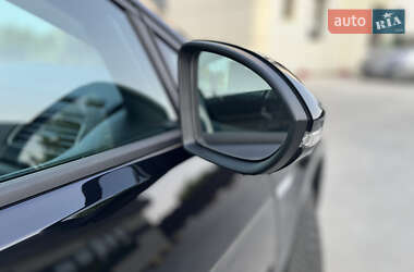 Хетчбек Volkswagen e-Golf 2020 в 