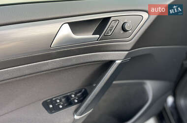 Хетчбек Volkswagen e-Golf 2020 в 