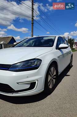 Хэтчбек Volkswagen e-Golf 2014 в 