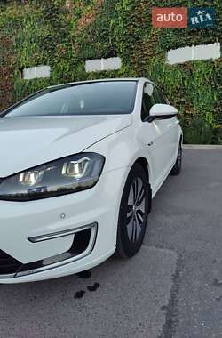 Хэтчбек Volkswagen e-Golf 2014 в 