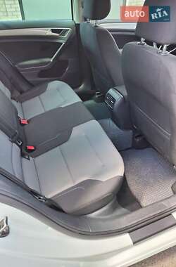Хэтчбек Volkswagen e-Golf 2014 в 