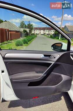 Хэтчбек Volkswagen e-Golf 2014 в 