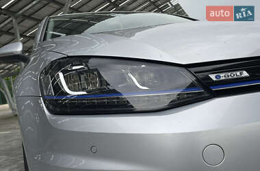 Хэтчбек Volkswagen e-Golf 2015 в 