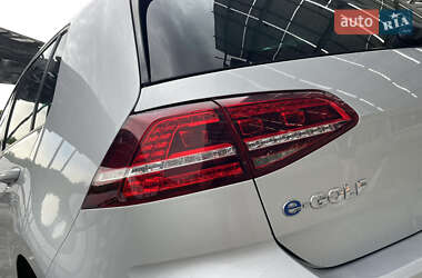 Хэтчбек Volkswagen e-Golf 2015 в 