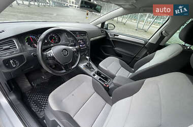 Хэтчбек Volkswagen e-Golf 2015 в 