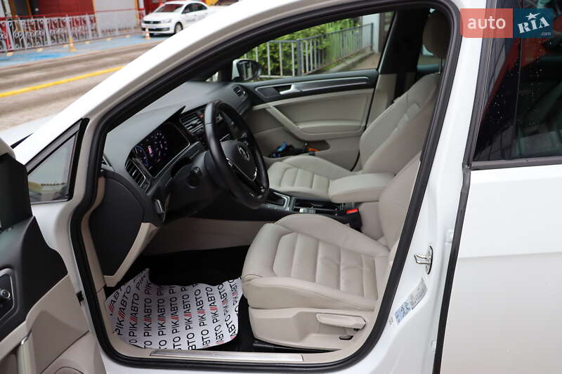 Хэтчбек Volkswagen e-Golf 2018 в Львове