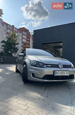 Хэтчбек Volkswagen e-Golf 2016 в 