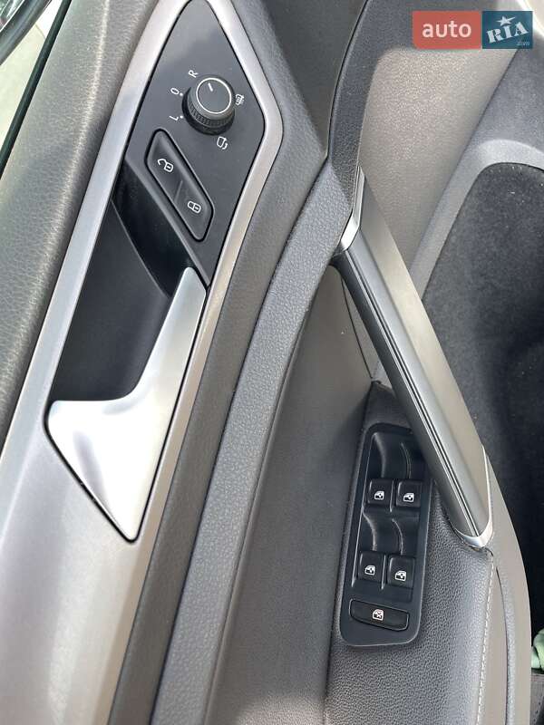 Хетчбек Volkswagen e-Golf 2015 в Вінниці