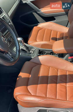 Хэтчбек Volkswagen e-Golf 2015 в 