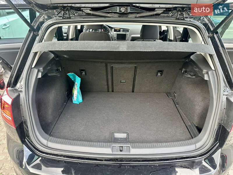 Хетчбек Volkswagen e-Golf 2015 в Києві