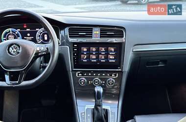 Хетчбек Volkswagen e-Golf 2019 в 