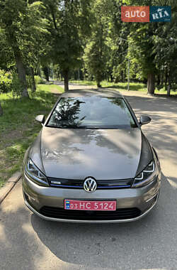 Хэтчбек Volkswagen e-Golf 2015 в 