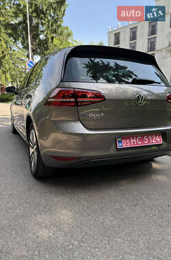 Хэтчбек Volkswagen e-Golf 2015 в 