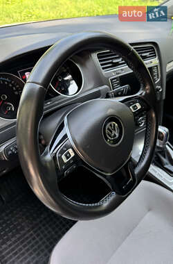 Хэтчбек Volkswagen e-Golf 2015 в 