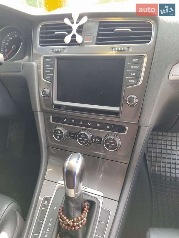 Хэтчбек Volkswagen e-Golf 2014 в Шептицькому
