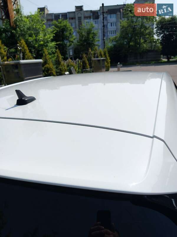 Хэтчбек Volkswagen e-Golf 2014 в Шептицькому