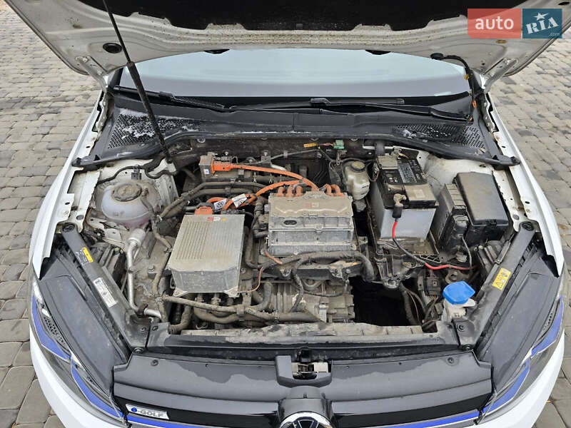 Хэтчбек Volkswagen e-Golf 2020 в Першотравенске