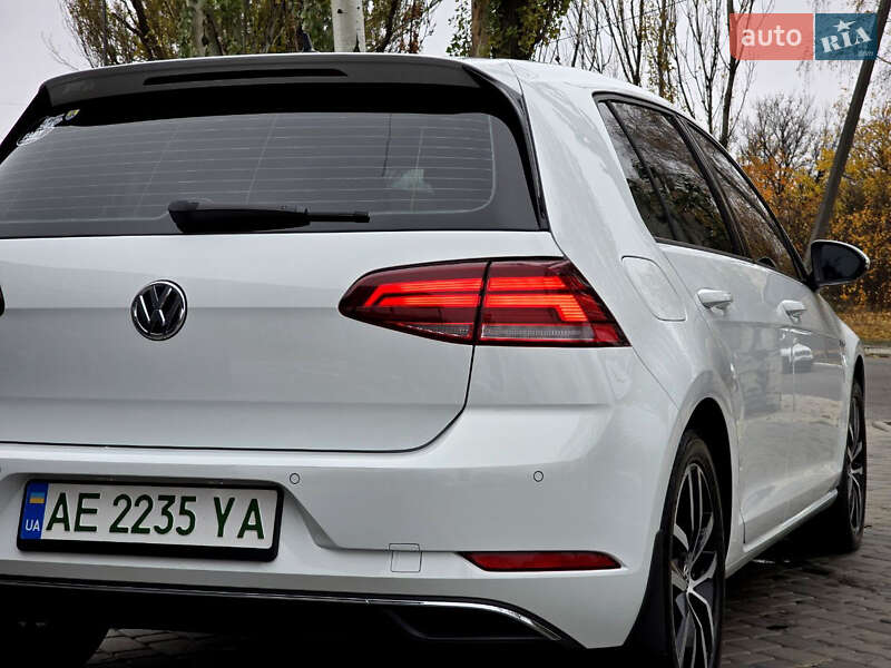 Хэтчбек Volkswagen e-Golf 2020 в Першотравенске
