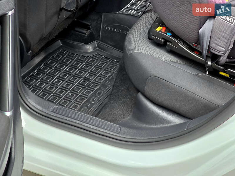 Хэтчбек Volkswagen e-Golf 2020 в Першотравенске
