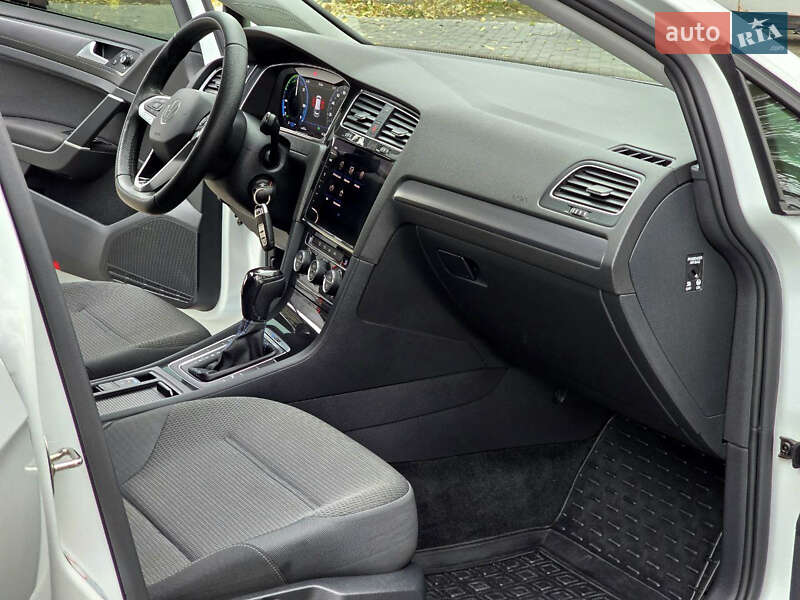 Хэтчбек Volkswagen e-Golf 2020 в Першотравенске