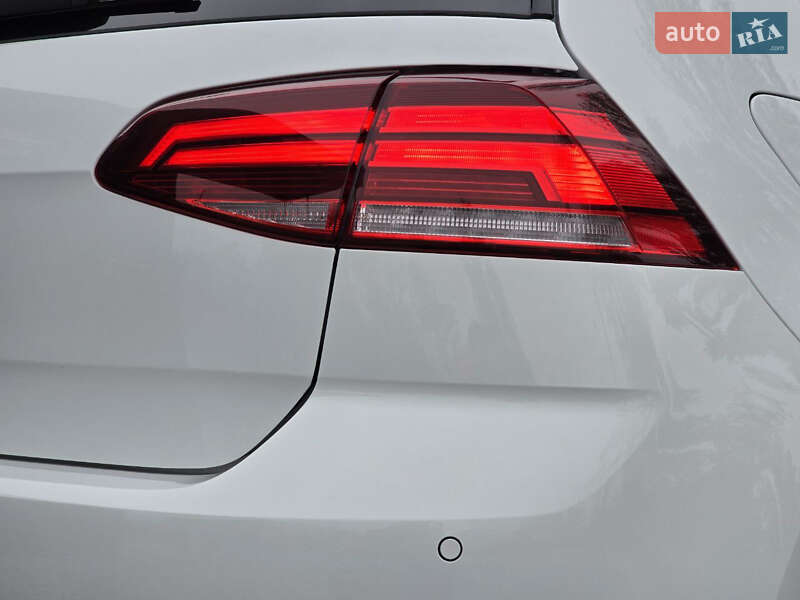 Хэтчбек Volkswagen e-Golf 2020 в Першотравенске