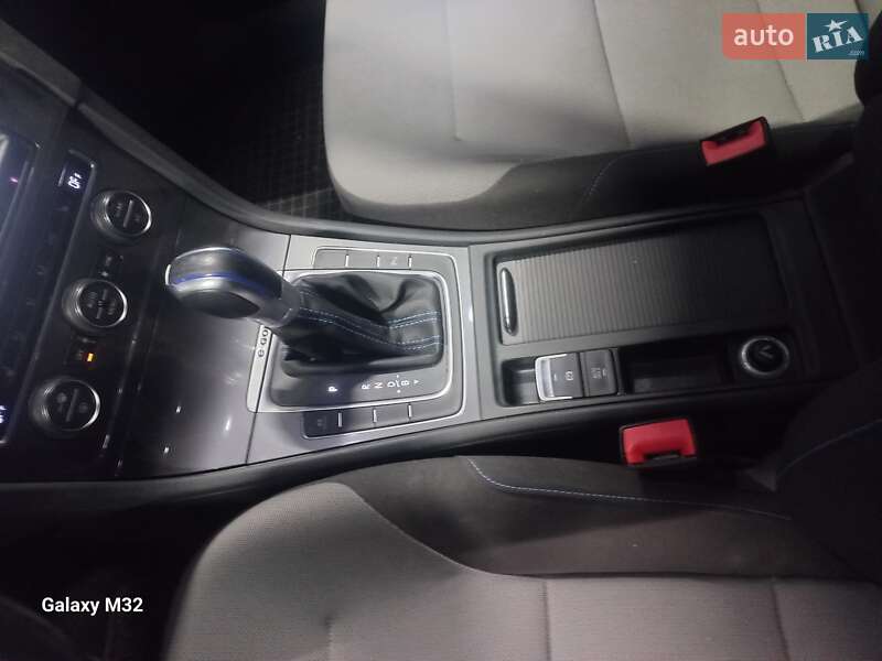 Хэтчбек Volkswagen e-Golf 2015 в Днепре