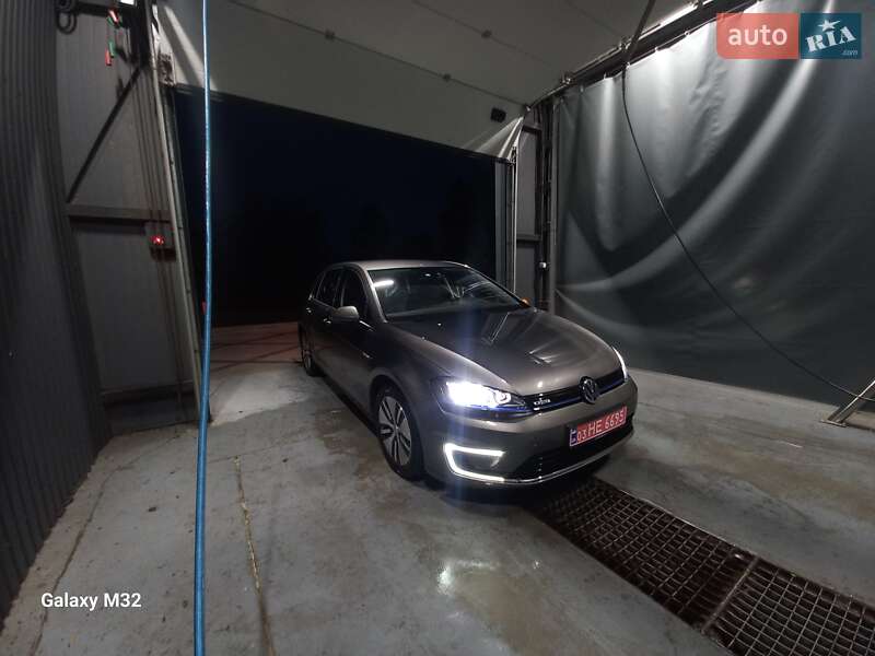 Хэтчбек Volkswagen e-Golf 2015 в Днепре