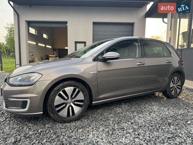 Хетчбек Volkswagen e-Golf 2015 в Рівному