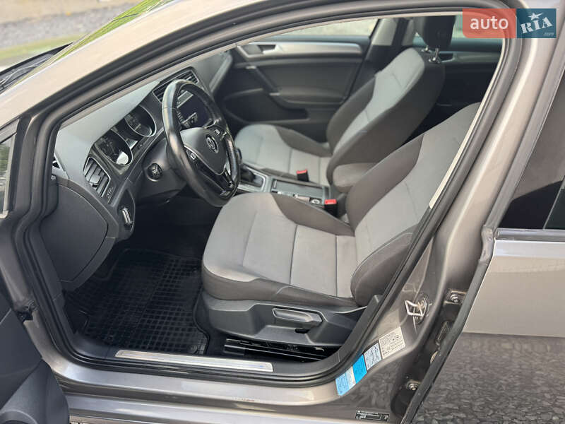 Хетчбек Volkswagen e-Golf 2015 в Рівному