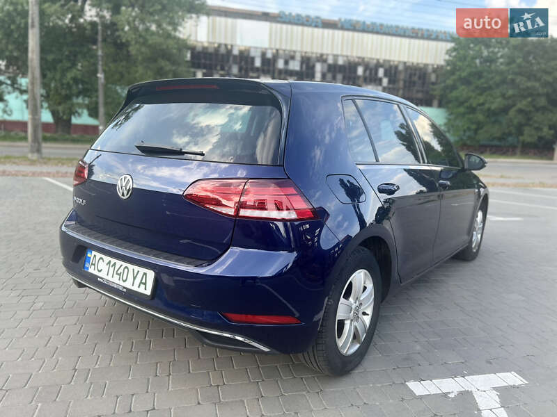 Хэтчбек Volkswagen e-Golf 2017 в Житомире
