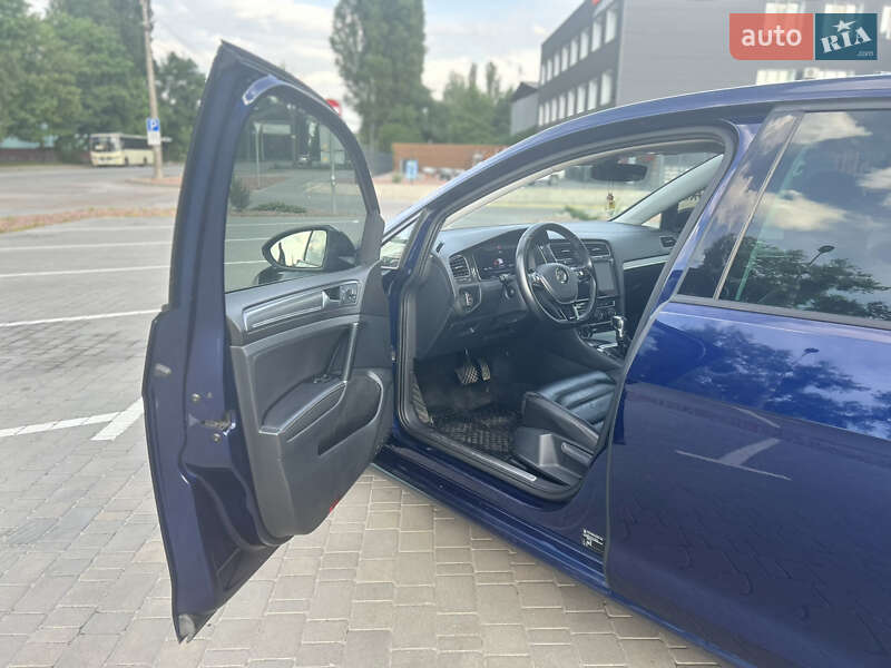 Хэтчбек Volkswagen e-Golf 2017 в Житомире