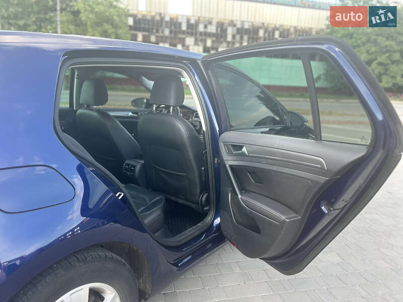 Хэтчбек Volkswagen e-Golf 2017 в Житомире