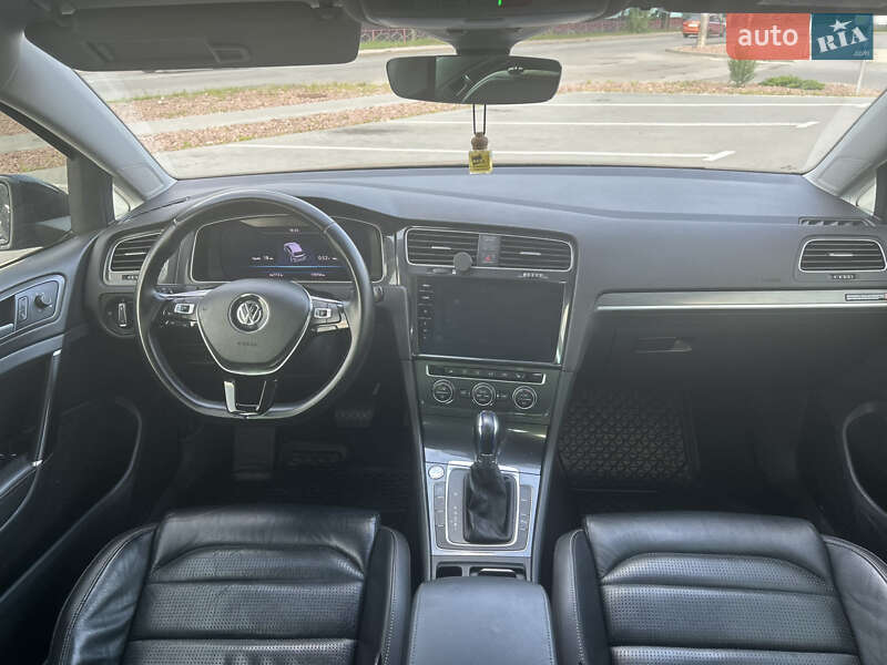 Хэтчбек Volkswagen e-Golf 2017 в Житомире