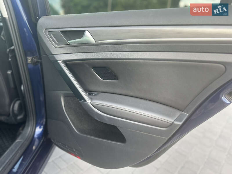 Хэтчбек Volkswagen e-Golf 2017 в Житомире