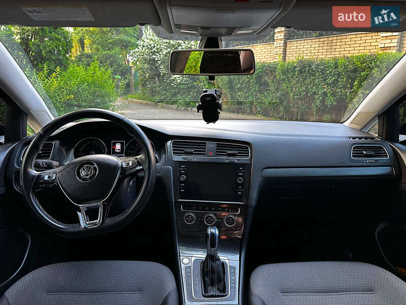 Хетчбек Volkswagen e-Golf 2017 в Києві фото 24 Хетчбек Volkswagen e-Golf 2017 в Києві